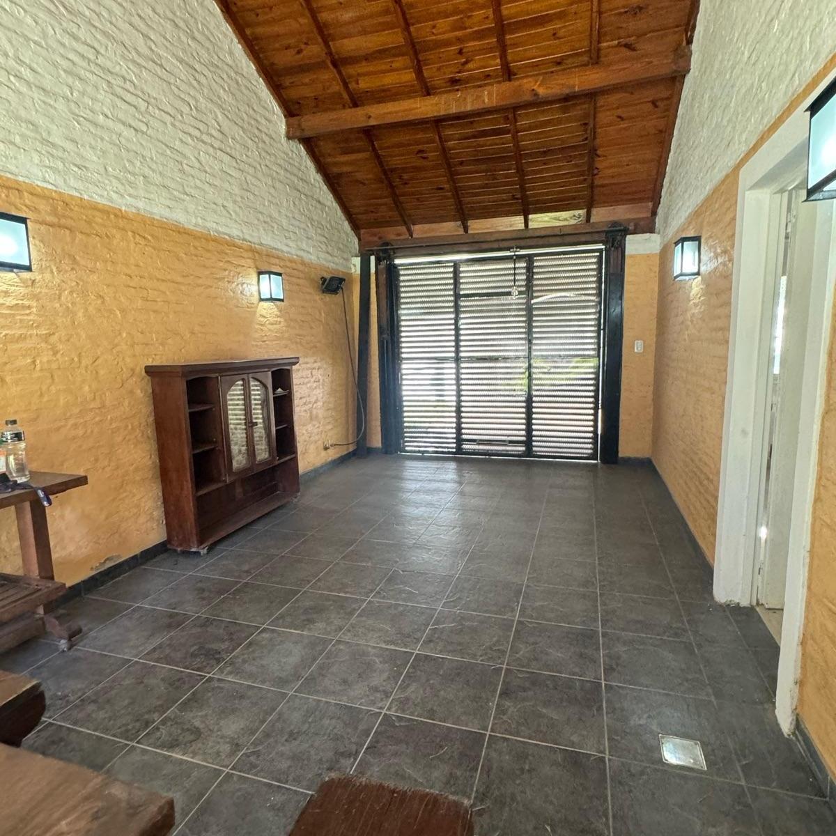 En venta Casa 3 dormitorios estar cocina comedor parrilla y piscina revestida barrio el trébol