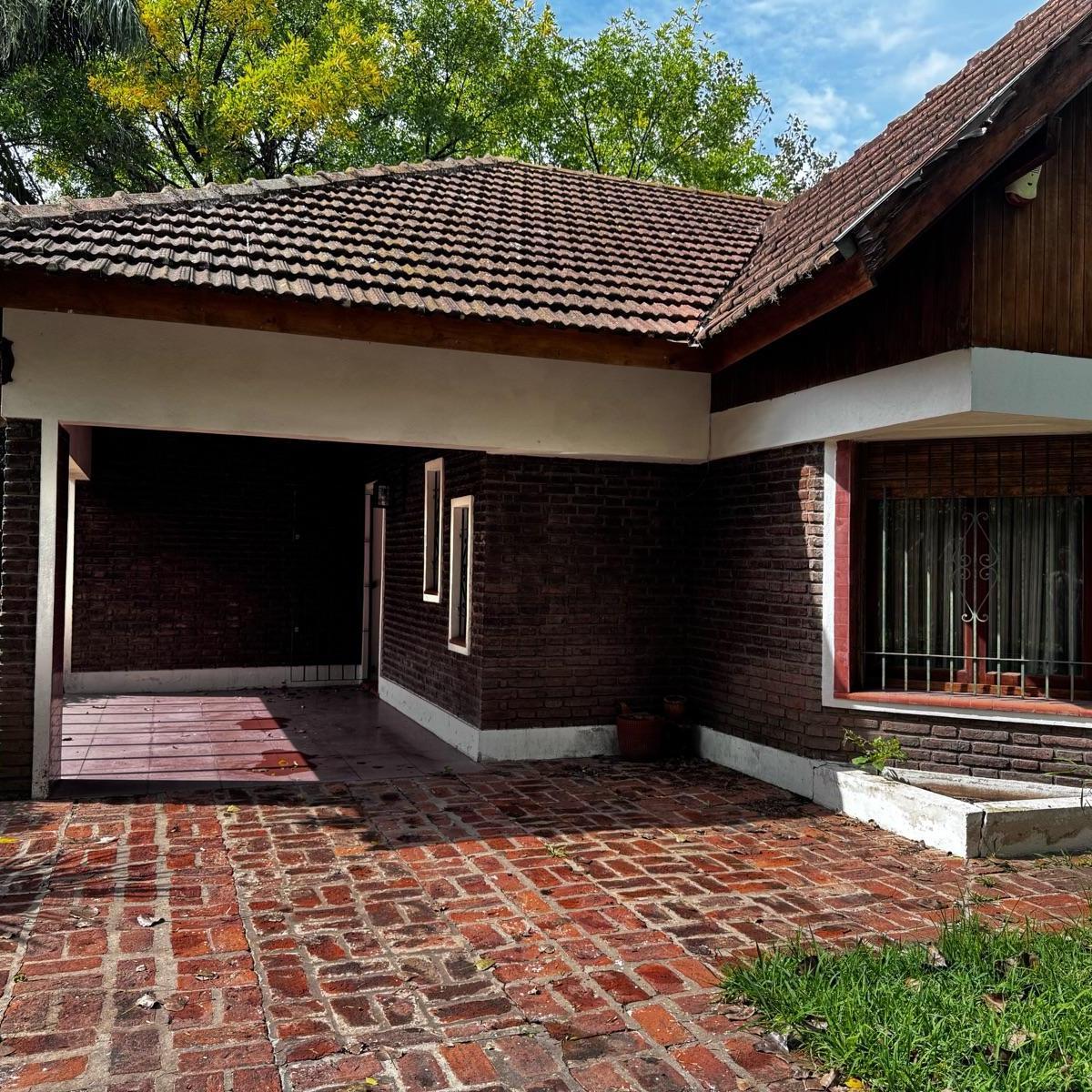 Casa Quinta en Barrio Parque El Trébol 1