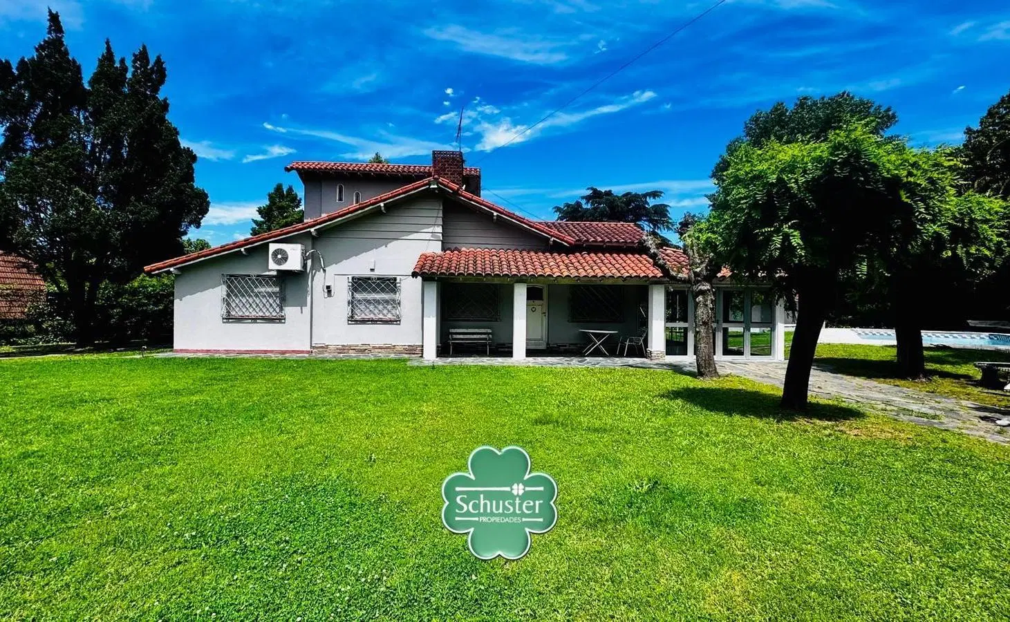 VENTA CASAQUINTA 2670m2 de parque 4 dormitorios quincho y piscina EL TRÉBOL 4