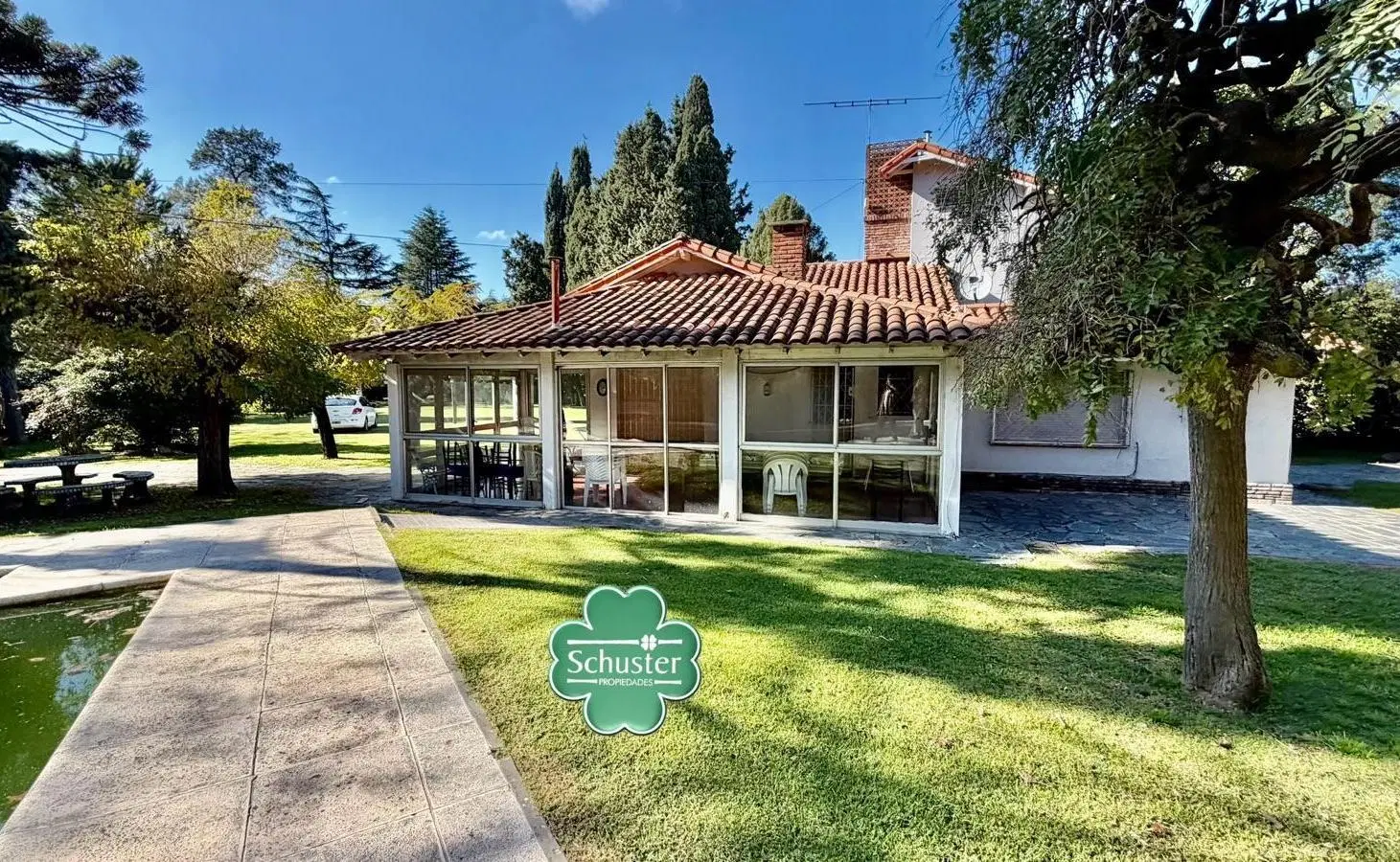 VENTA CASAQUINTA 2670m2 de parque 4 dormitorios quincho y piscina EL TRÉBOL 3