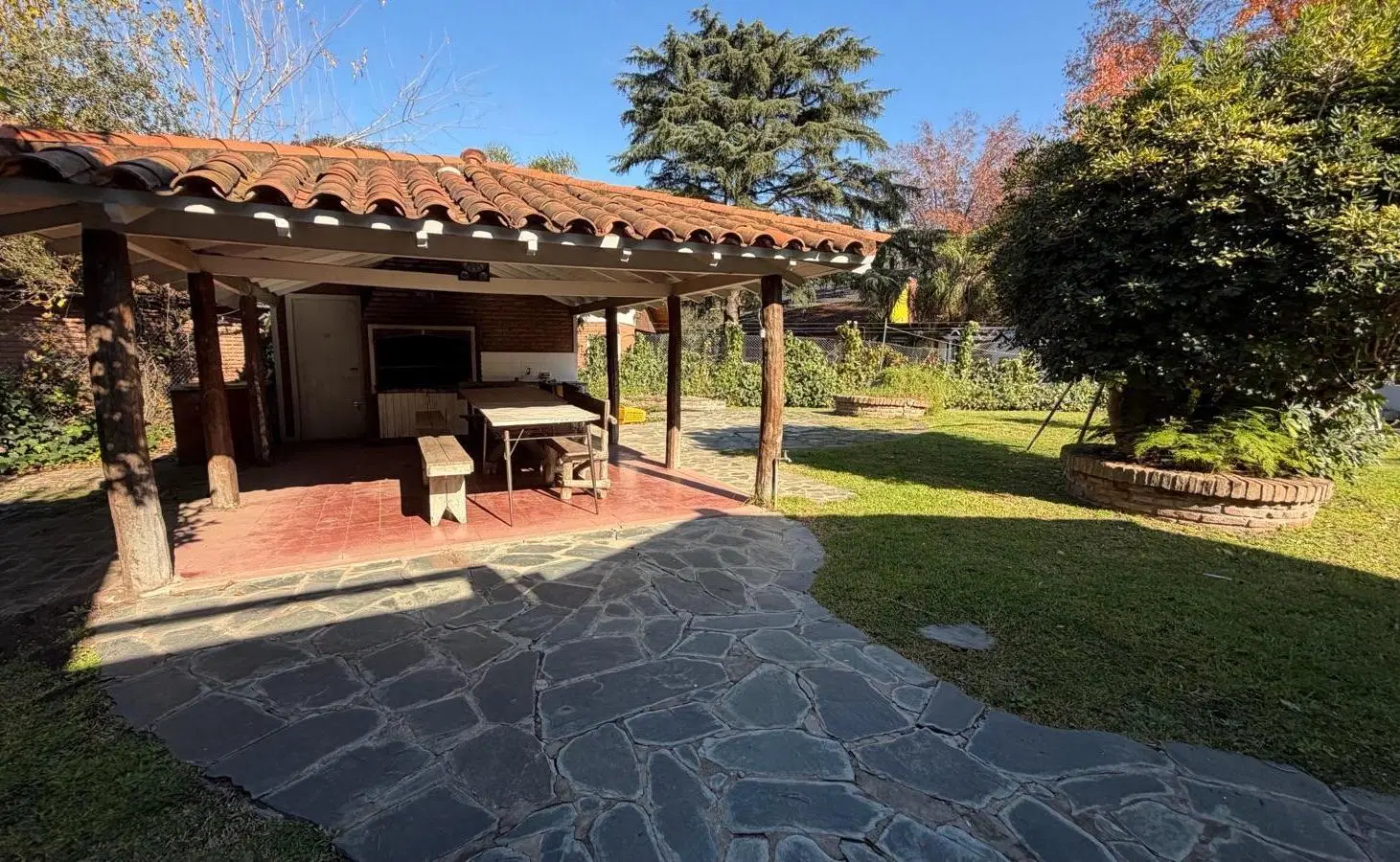 VENTA CASAQUINTA 2670m2 de parque 4 dormitorios quincho y piscina EL TRÉBOL 8