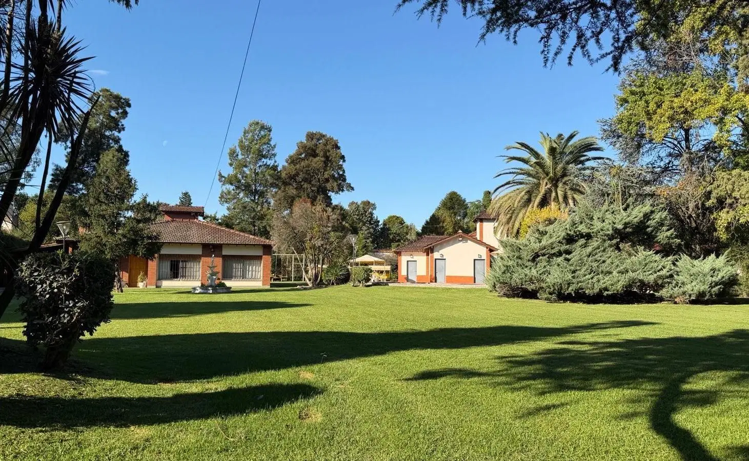 VENTA CASA BARRIO EL TREBOL 2550m2 QUINCHO CERRADO PISCINA SUM 3