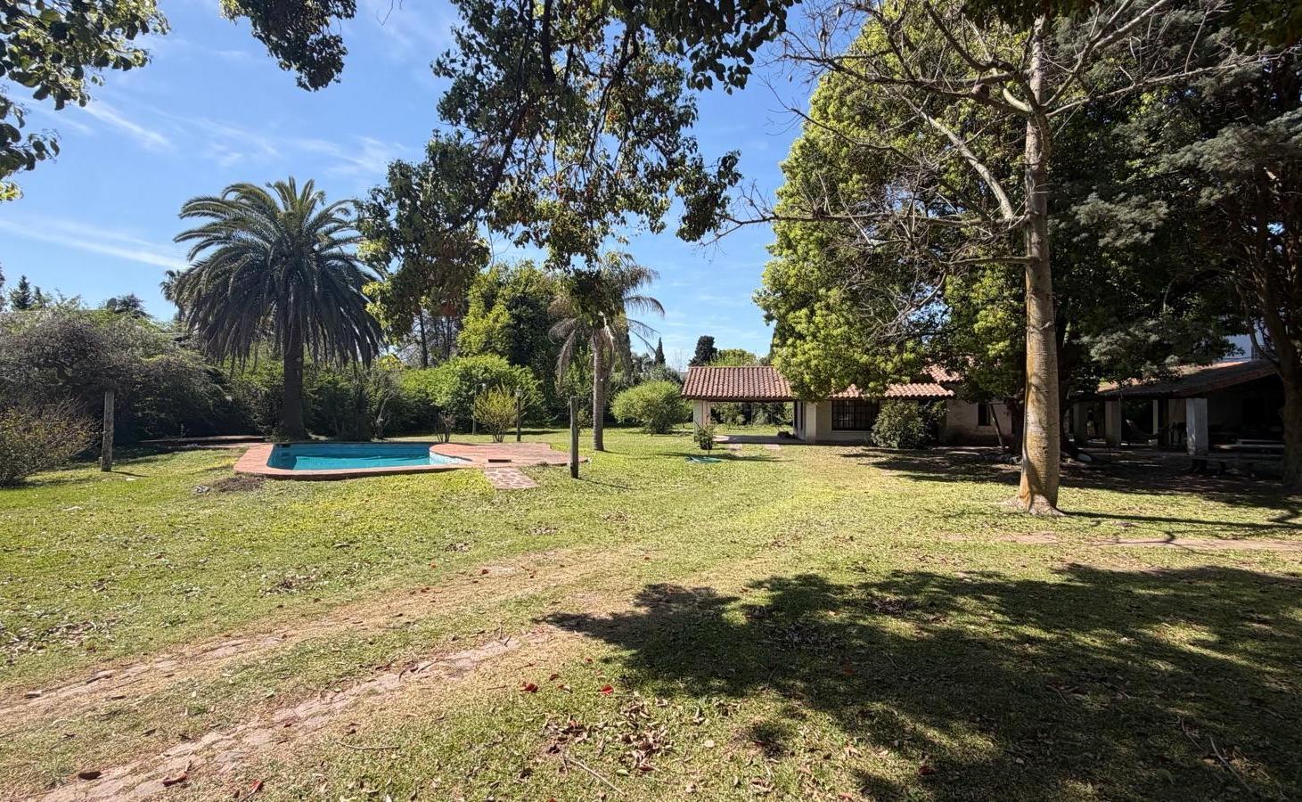 Foto de VENTA CASA QUINTA BARRIO EL TREBOL 3400m2 QUINCHO PISCINA 2 casas 1 a, imagen 2