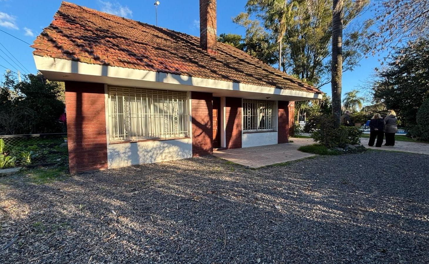 Foto de VENTA CASA BARRIO 5TA AVENIDA 1950m2 4DORM QUINCHO PISCINA, imagen 2