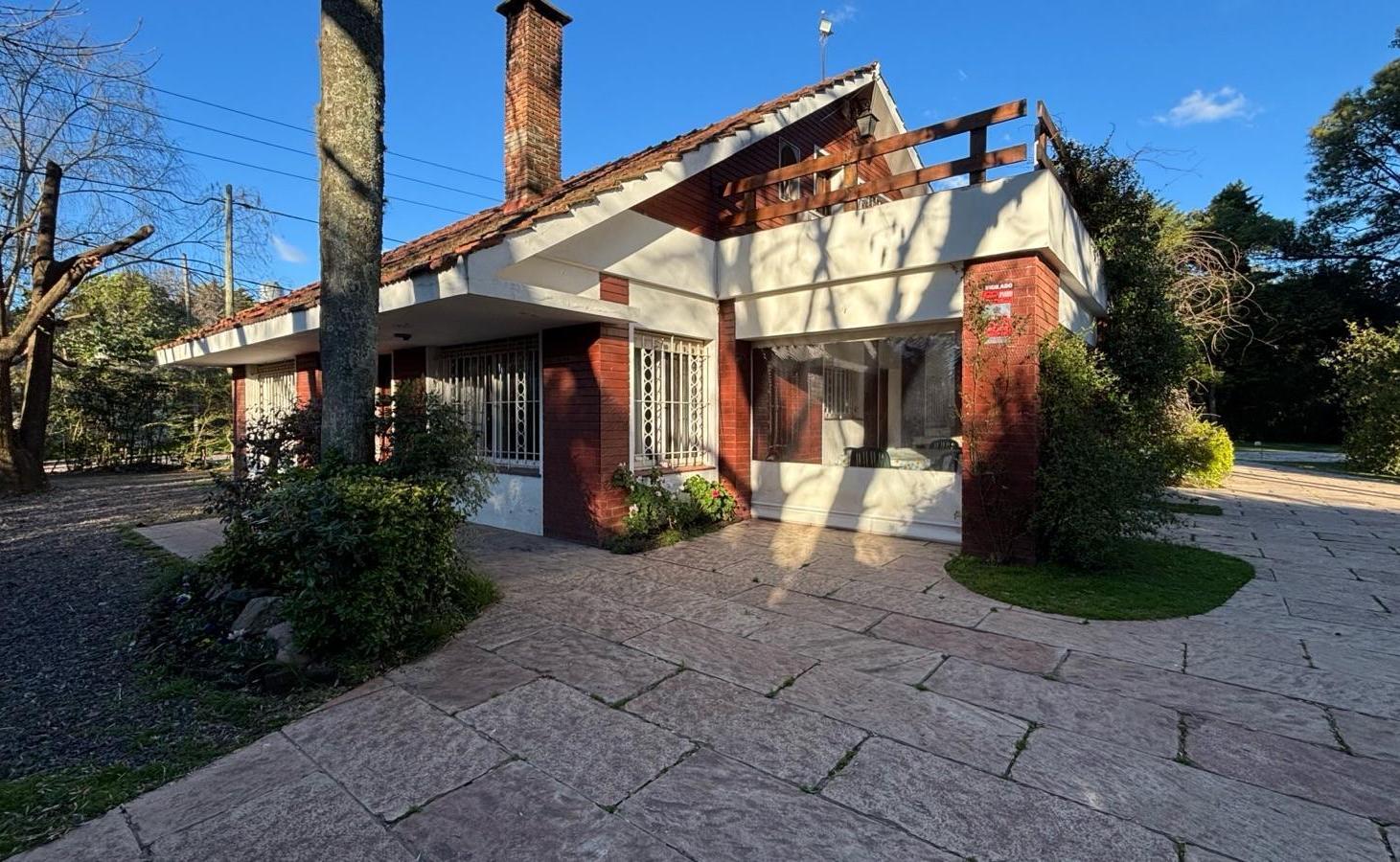 Foto de VENTA CASA BARRIO 5TA AVENIDA 1950m2 4DORM QUINCHO PISCINA, imagen 1