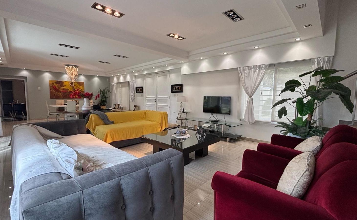 Foto de VENTA CASA IMPORTANTE BARRIO EL TREBOL 1955m2 QUINCHO CERRADO PISCINA, imagen 4