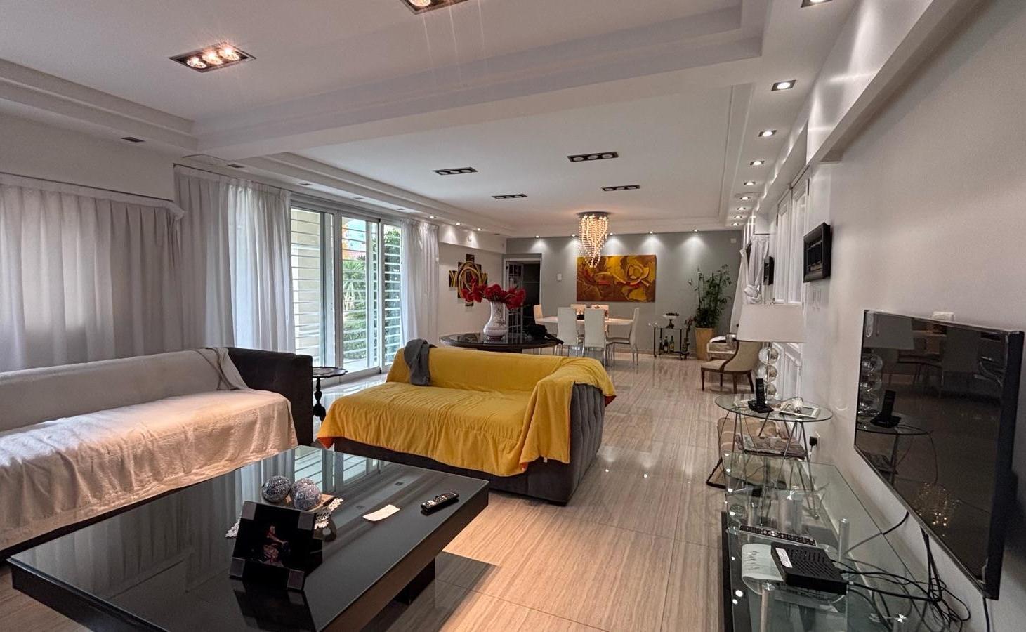 Foto de VENTA CASA IMPORTANTE BARRIO EL TREBOL 1955m2 QUINCHO CERRADO PISCINA, imagen 3