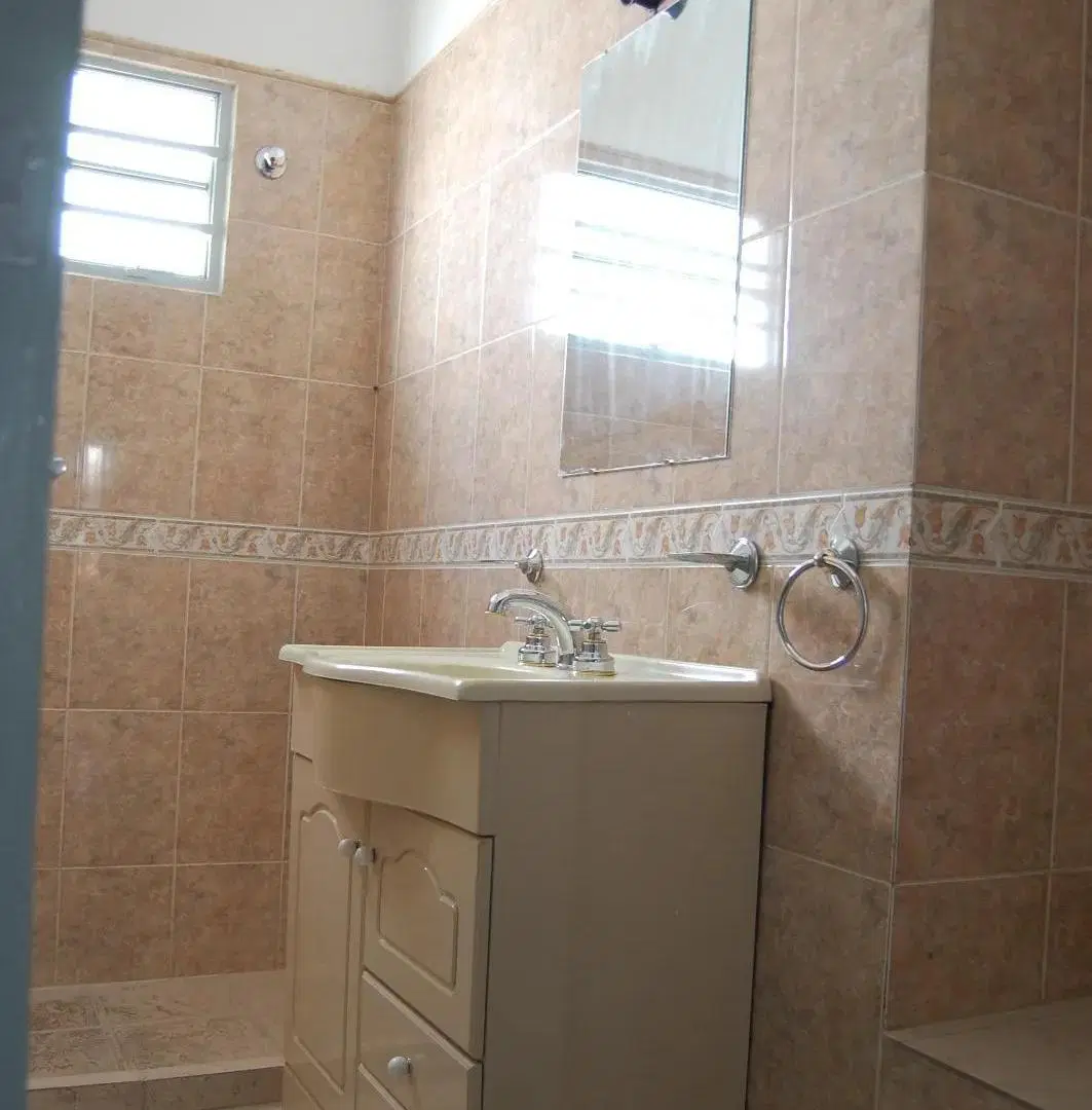 CASA ESQUINA ! APTA USO COMERCIAL /EMPRENDIMIENTO EDILICIO 1