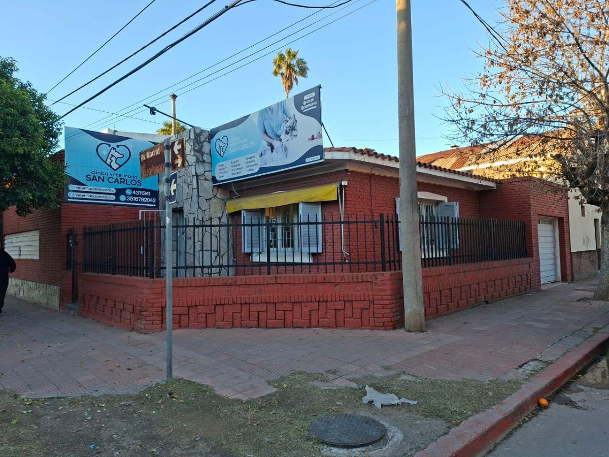 CASA ESQUINA ! APTA USO COMERCIAL /EMPRENDIMIENTO EDILICIO