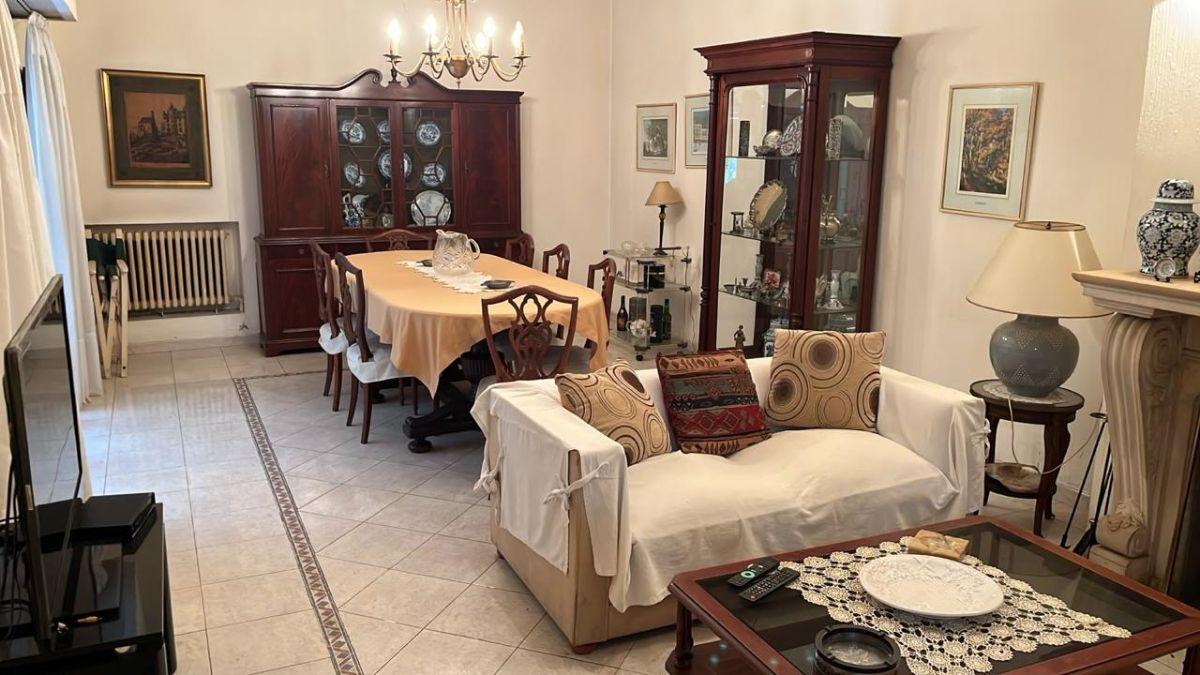 Foto de Venta Casa 5 Ambientes. Parque Chacabuco, imagen 1