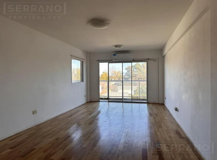 Venta depto 3 amb. con balcón y cochera en Tigre centro 3