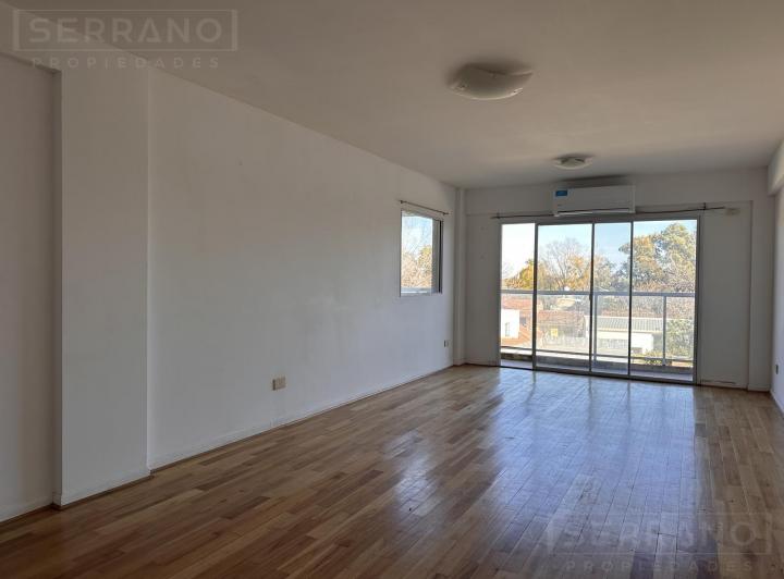 Venta depto 3 amb. con balcón y cochera en Tigre centro 4