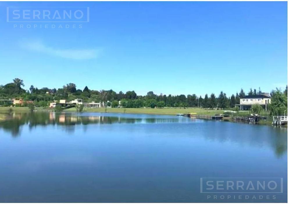 Venta Lote a la laguna en barrio Náutico El Cazal orientación Noroeste.