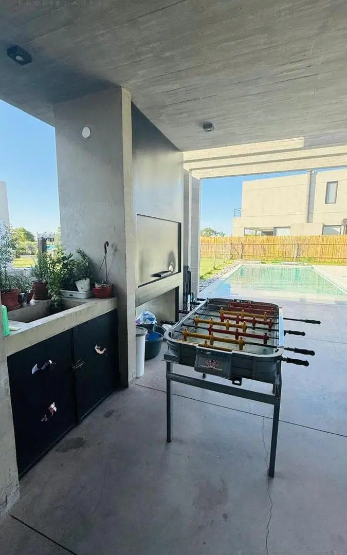 Venta Casa 8 ambientes con pileta en El Canton Golf, Escobar 2