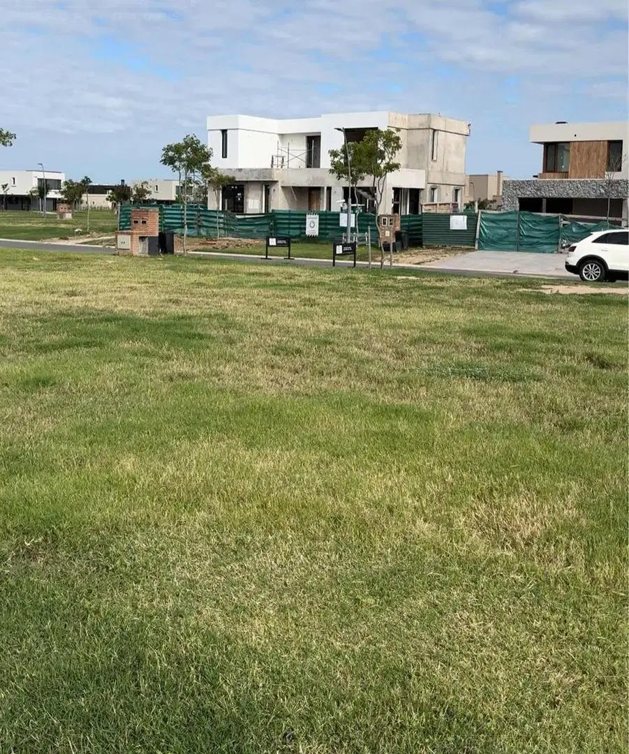 Venta lote con fondo al agua en Puertos del Lago, Riberas. Escobar 3