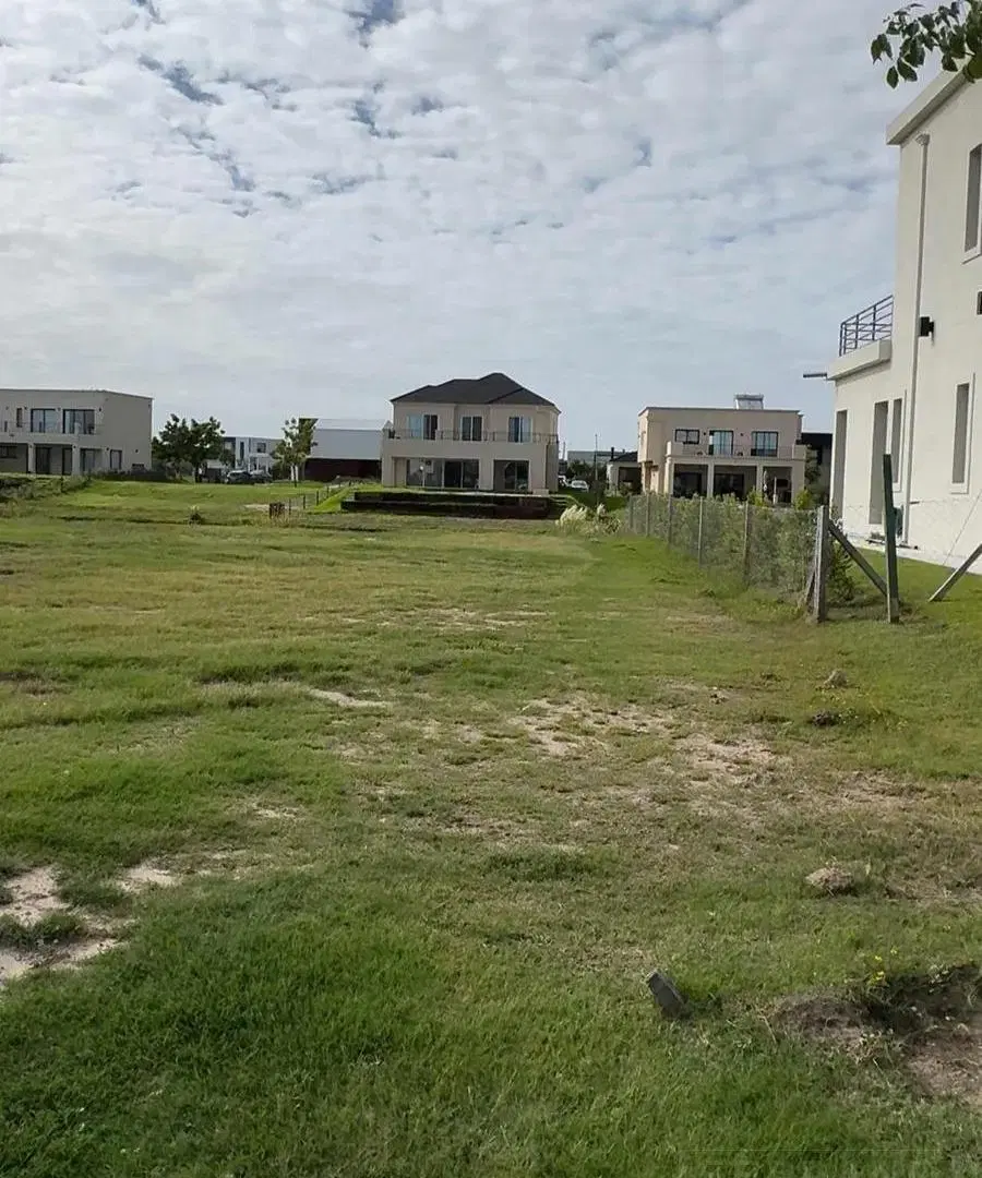 Venta lote con fondo al agua en Puertos del Lago, Riberas. Escobar 2