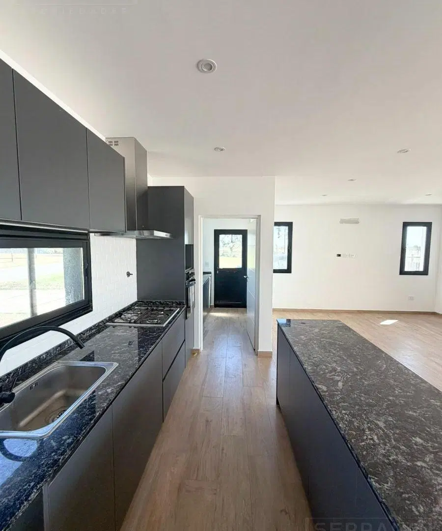 Casa en venta 4 ambientes, San Sebastian, Area 1 4