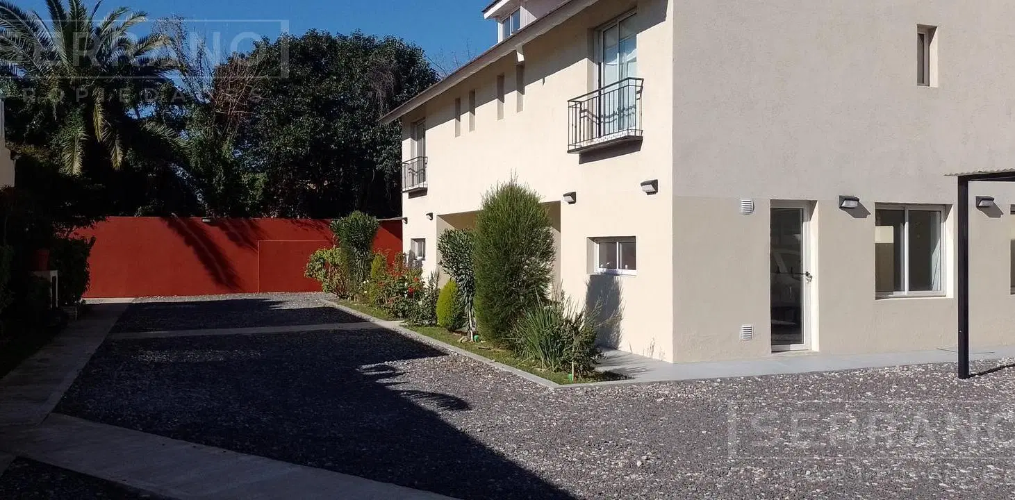 Venta Tríplex a estrenar 6 ambientes jardín en L , parrilla , dos cocheras en Tigre 5