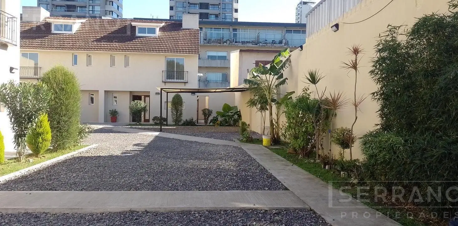 Venta Tríplex a estrenar 6 ambientes jardín en L , parrilla , dos cocheras en Tigre 4