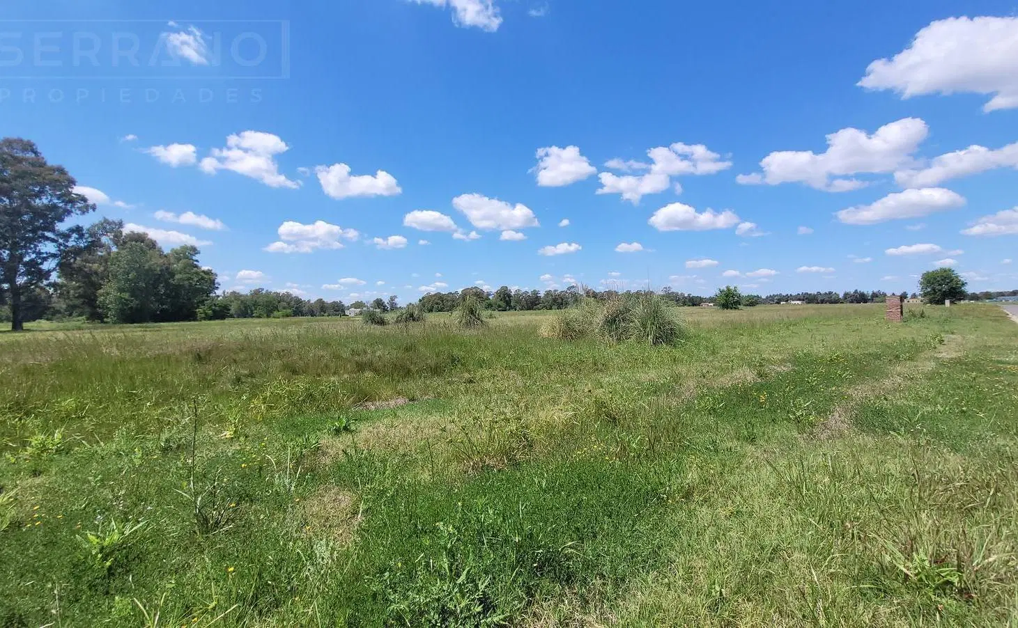 Venta Amplio Terreno en Pinares CC Exaltación de la Cruz 3