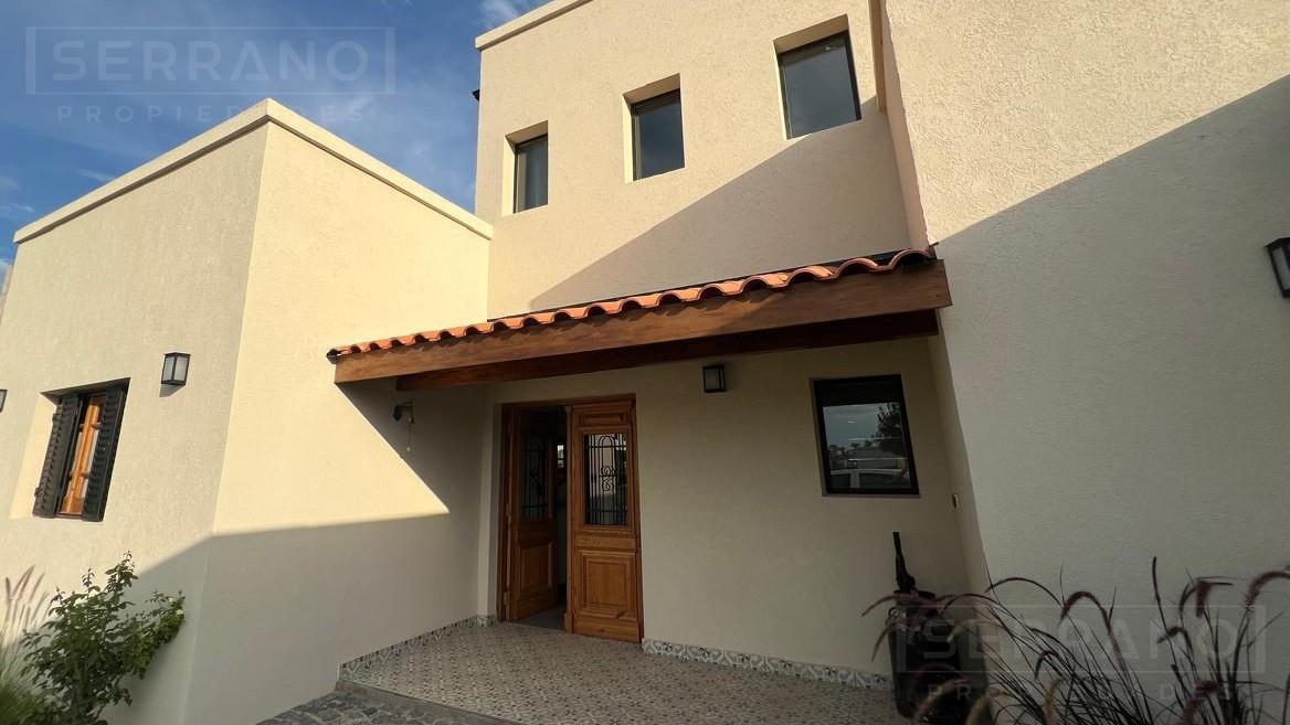 Venta Casa 5 ambientes con Piscina en Barrio Cerrado Los Juncos - Luján