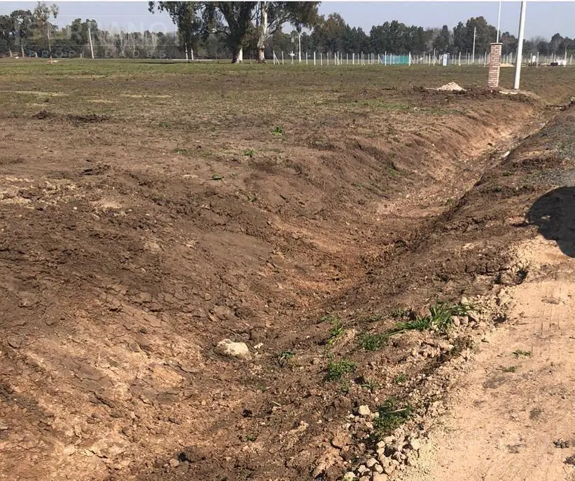 Venta Lote en esquina Barrio Parque Robles Exaltación de la Cruz 1