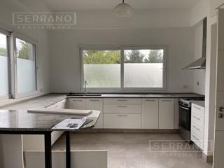 Casa al Lago en Venta con Renta de 3 Dorm y Pileta en San Marco, Villanueva, Tigre