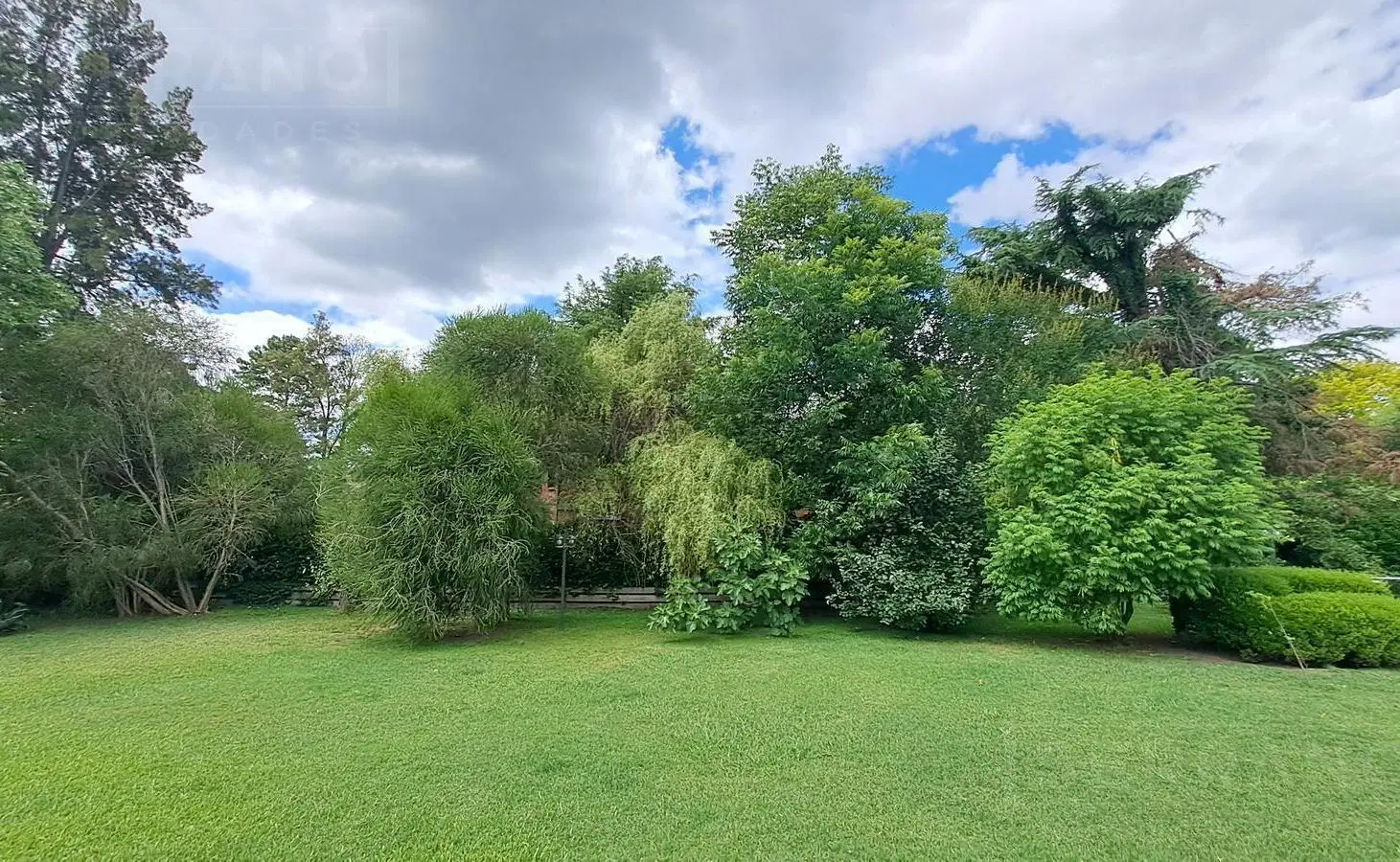 LDO. Venta Casa 5 ambientes con doble lote 1415m2 Pileta. Los Cardales Country Club 3