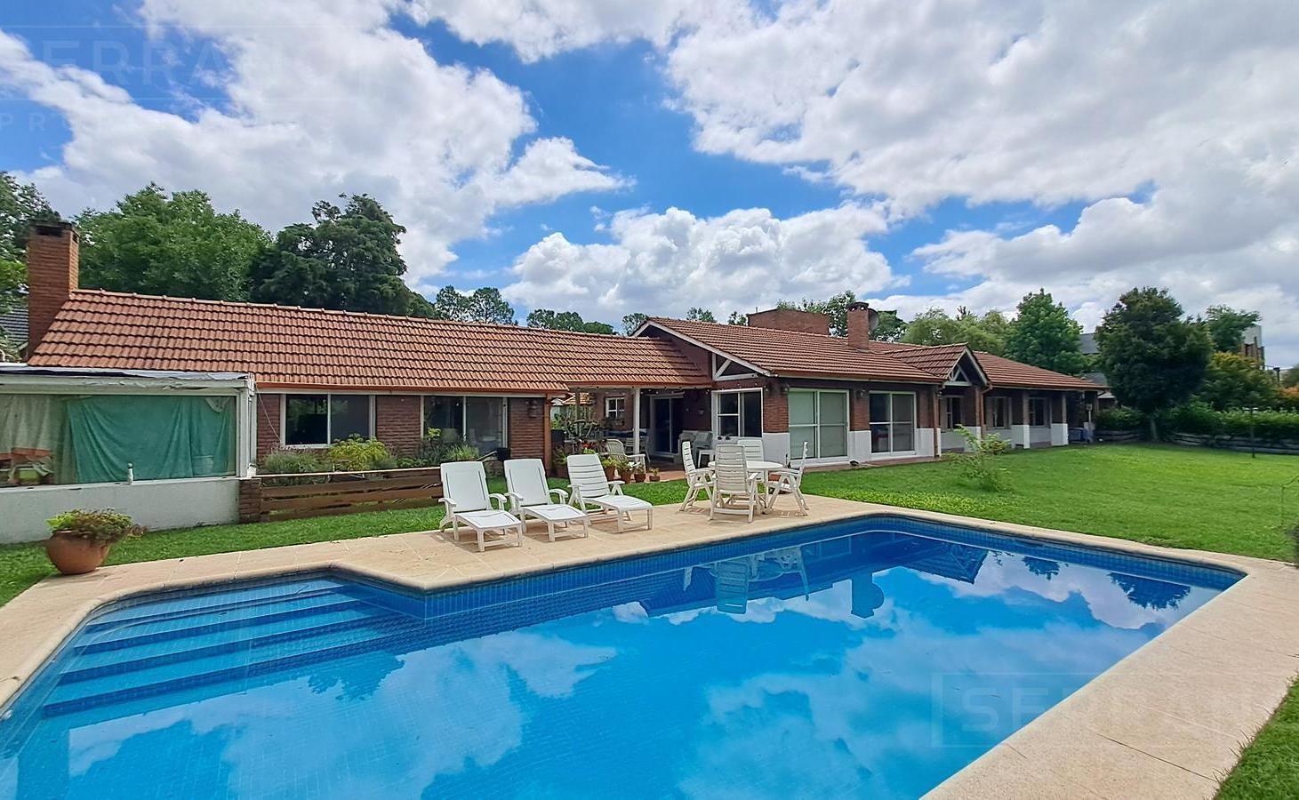 LDO. Venta Casa 5 ambientes con doble lote 1415m2 Pileta. Los Cardales Country Club
