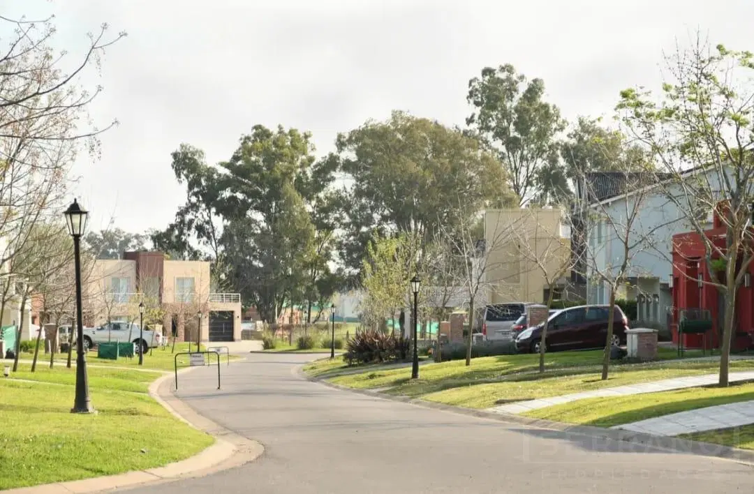 Venta Lote en barrio Santa Sofia frente a Barrio Santa Elena Pilar del Este. 2