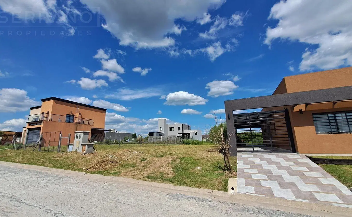 Venta Lote 301m2 Todos los servicios Lomadas de Capilla, Exaltacion de la Cruz 2
