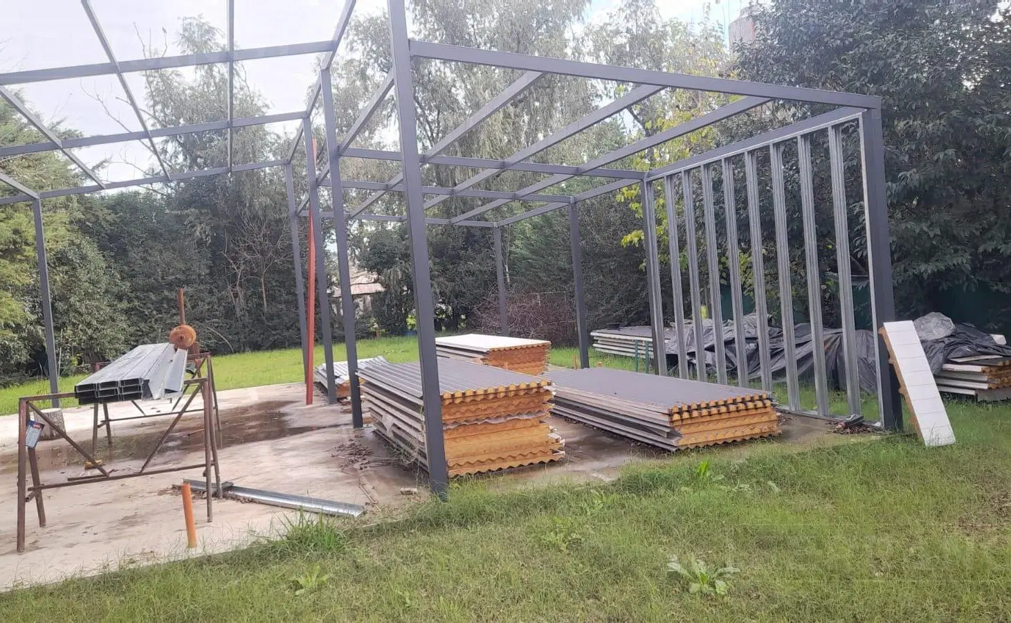 Venta Casa a terminar, estructura de metal, Parque Sakura,  calle Storni al 300,  Exalt. de la Cruz 3