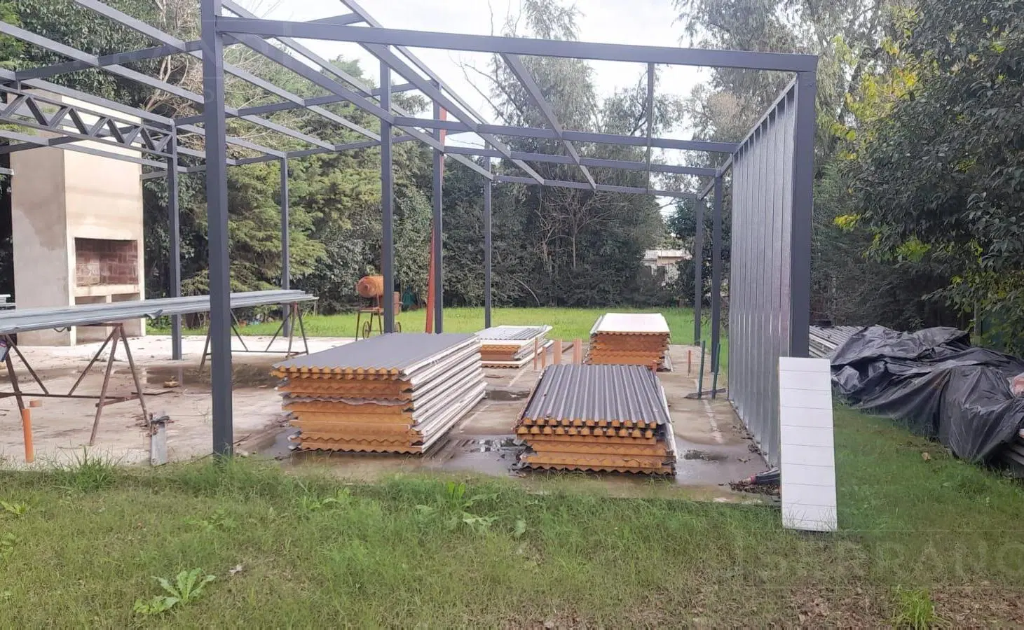 Venta Casa a terminar, estructura de metal, Parque Sakura,  calle Storni al 300,  Exalt. de la Cruz 5