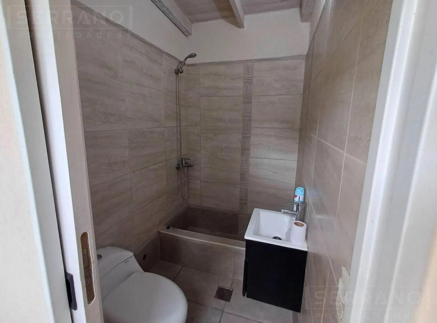 GZA. Venta. Casa 3 ambientes con pileta en terreno de 300m2. Barrio De Vicenzo, Pilar 3
