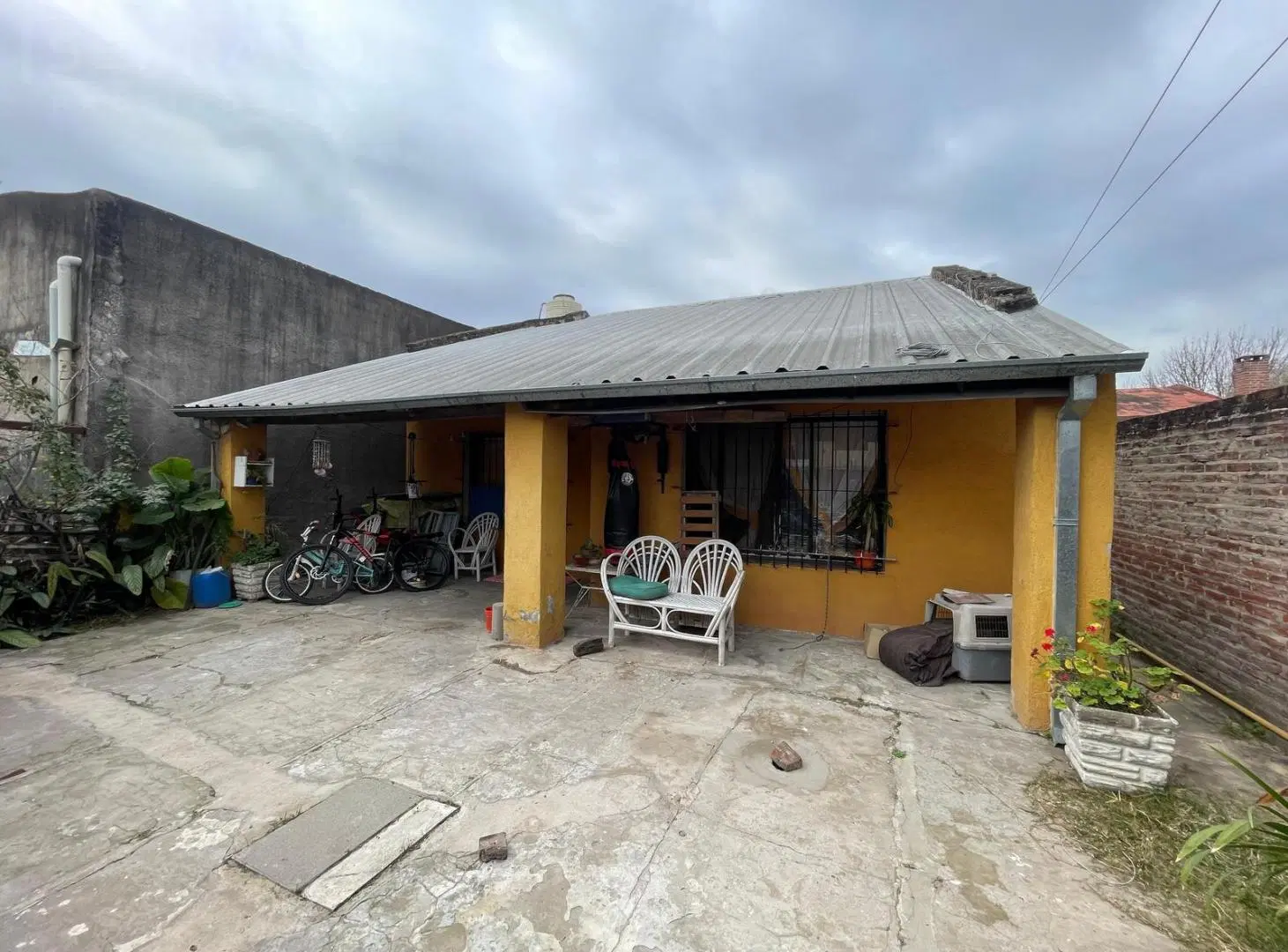 Casa de 4 dormitorios, 2 baños, con parrilla y potencial de ampliación – Pacheco 2