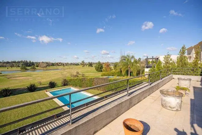 Casa en venta al golf en San Isidro Labrador 2