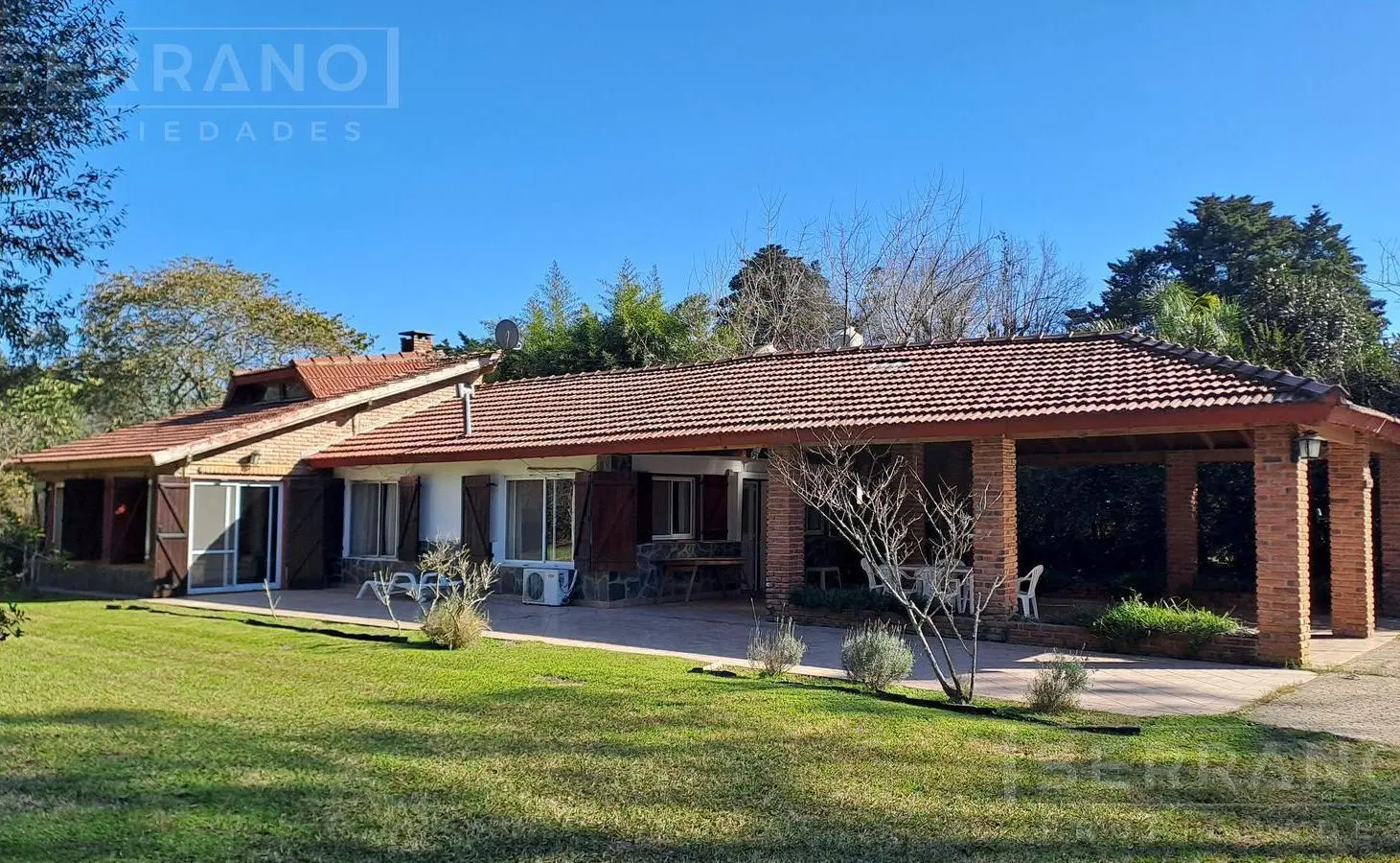 LDO. Venta Casa 5 amb   Casa huéspedes Pileta Cancha Paddle Lote 3413m2 El Remanso Apto Crédito 5