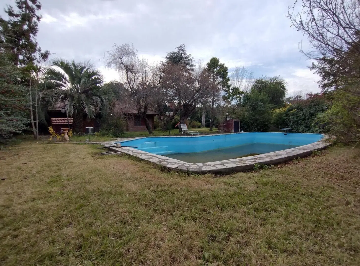 Venta. Casa dos ambientes. Mas Monoambiente. Pileta y Galpón. Lote 1.400 M2. Parque Sakura 2