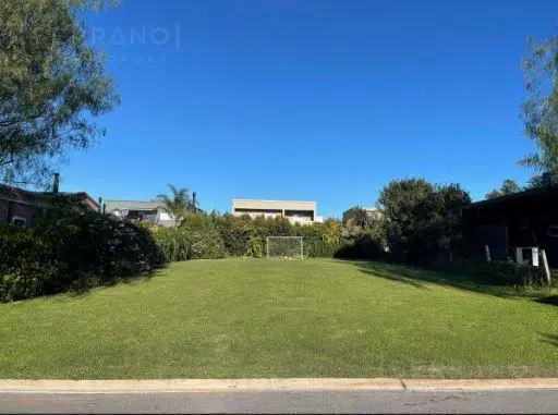 Terreno en venta en Alvear de Benavidez 3