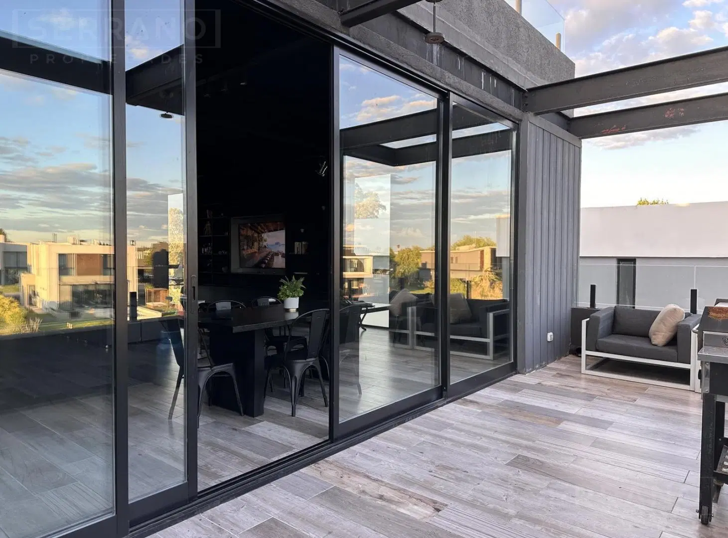 Casa en alquiler con amarra propia y espacio amplio para varios autos en Villanueva 4