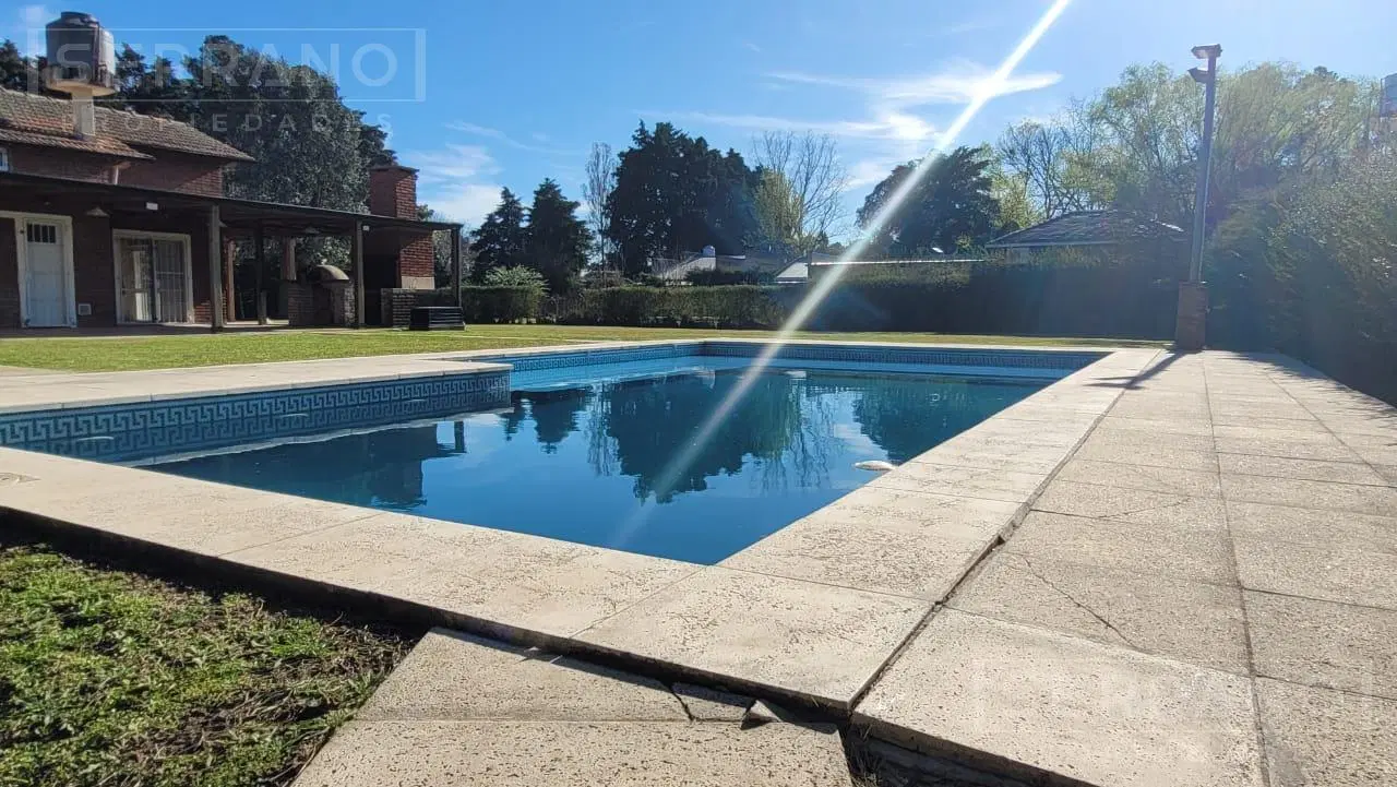 Venta Casa 5 ambientes Amplio Lote con Piscina Barrio Parque Exaltación, Exaltación de la Cruz 3