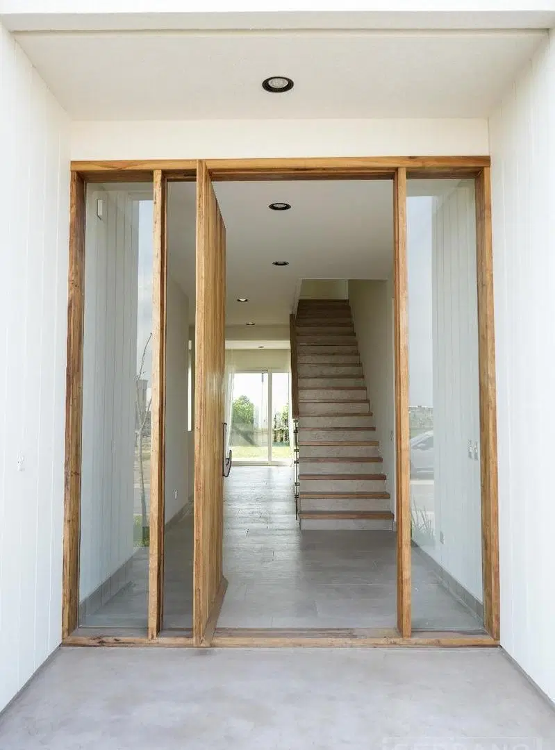 Venta casa a estrenar de primera calidad lote interno con pileta en Carpinchos llave en mano. 2