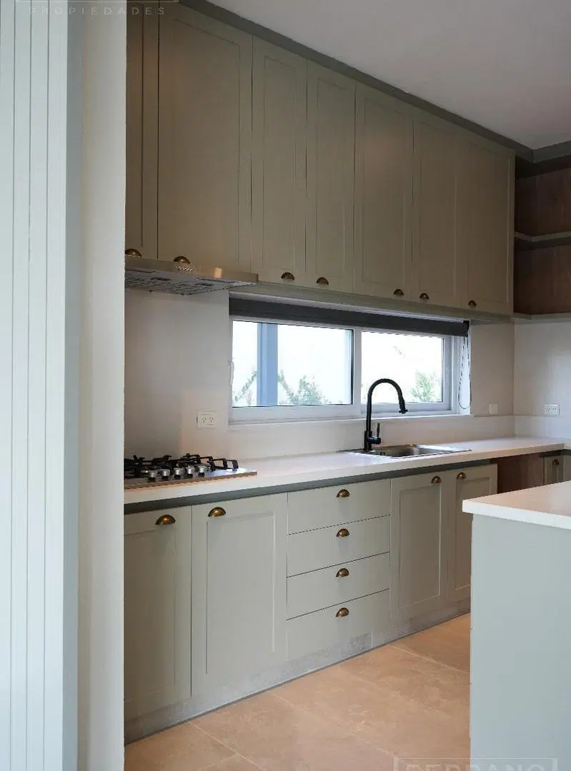 Venta casa a estrenar de primera calidad lote interno con pileta en Carpinchos,  llave en mano. 3