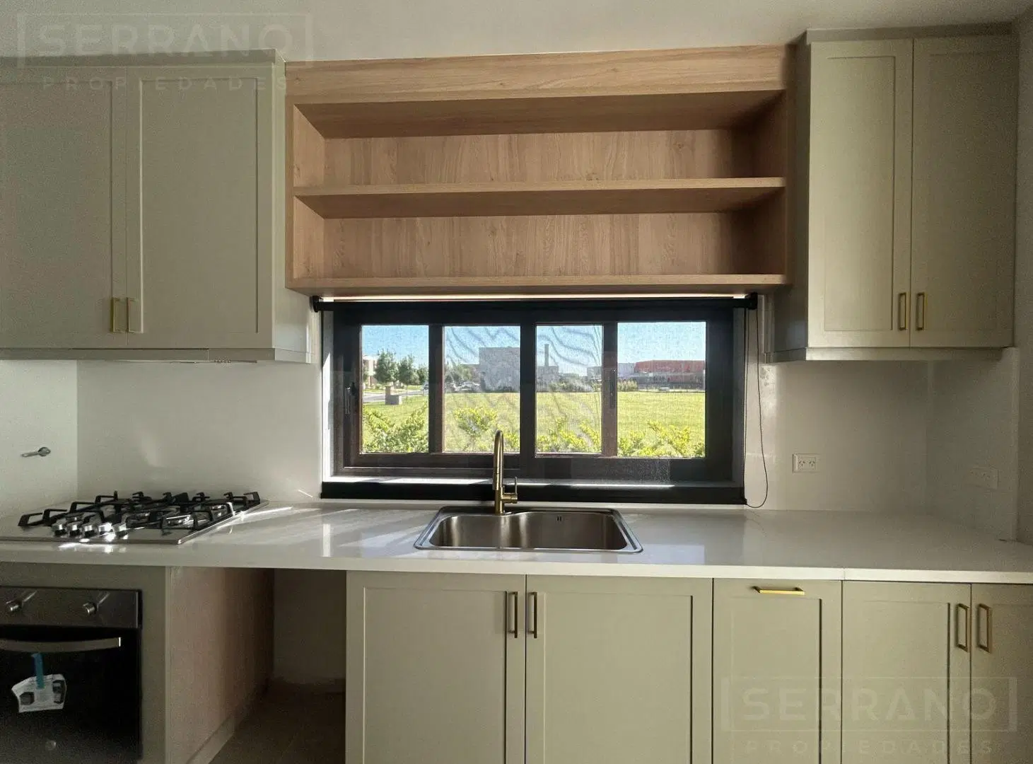 Venta casa a estrenar de primera calidad lote interno con pileta en Carpinchos,  llave en mano. 5
