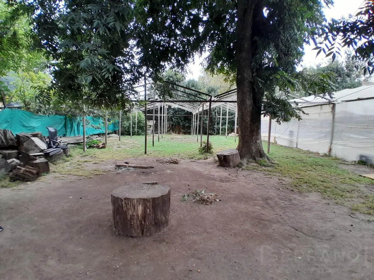 Venta Casa a terminar con amplio terreno con invernaculo en Loma Verde 3