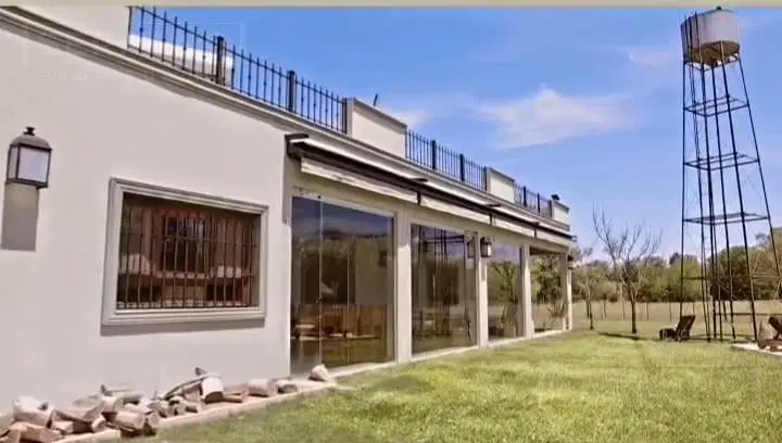 Campo en Venta de 15 Ha. 3 casas, 2 piletas, Caballerizas. Corrales. Exaltación de la Cruz. 4