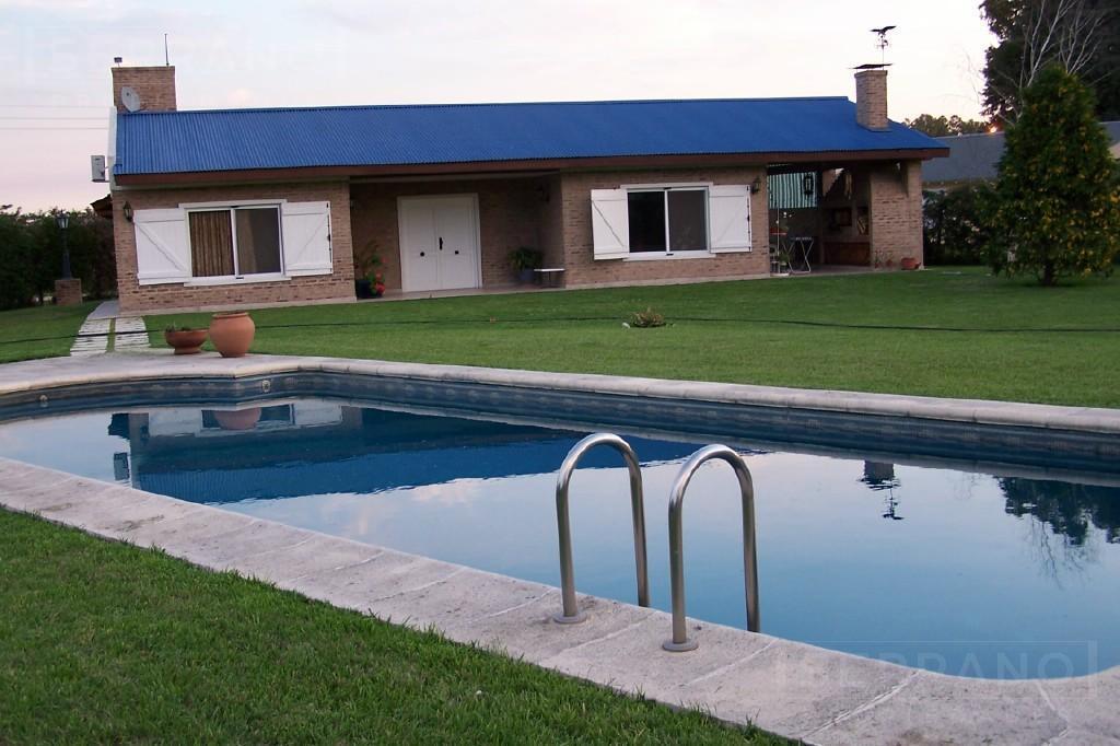 Venta Casa 2 dormitorios, pileta, lote de 2900 m2, en Parque Sakura, Exaltacion de la Cruz