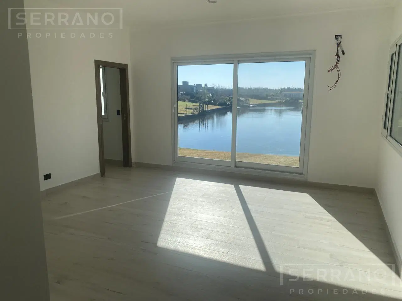 Venta casa a estrenar 3 dormitorios al agua con salida al rio Lujan Barrio Nautico el Cazal. 2