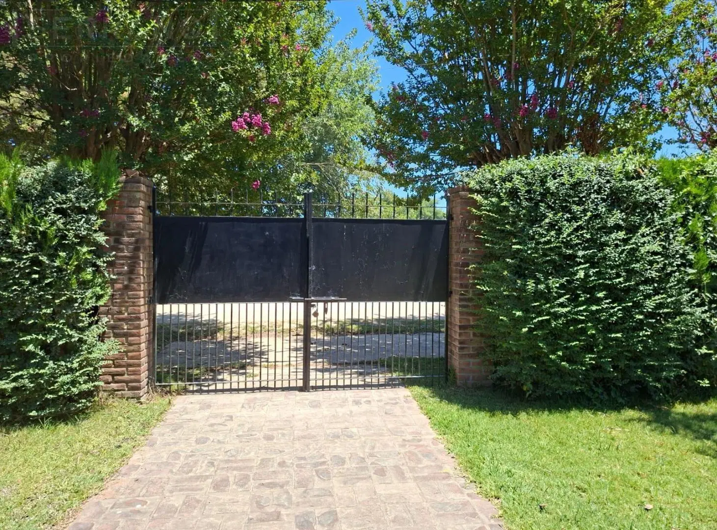 Venta Chalet 3 amb con pileta sobre lote 1460 m2 en  Parque Sakura, Exaltacion de la Cruz 3