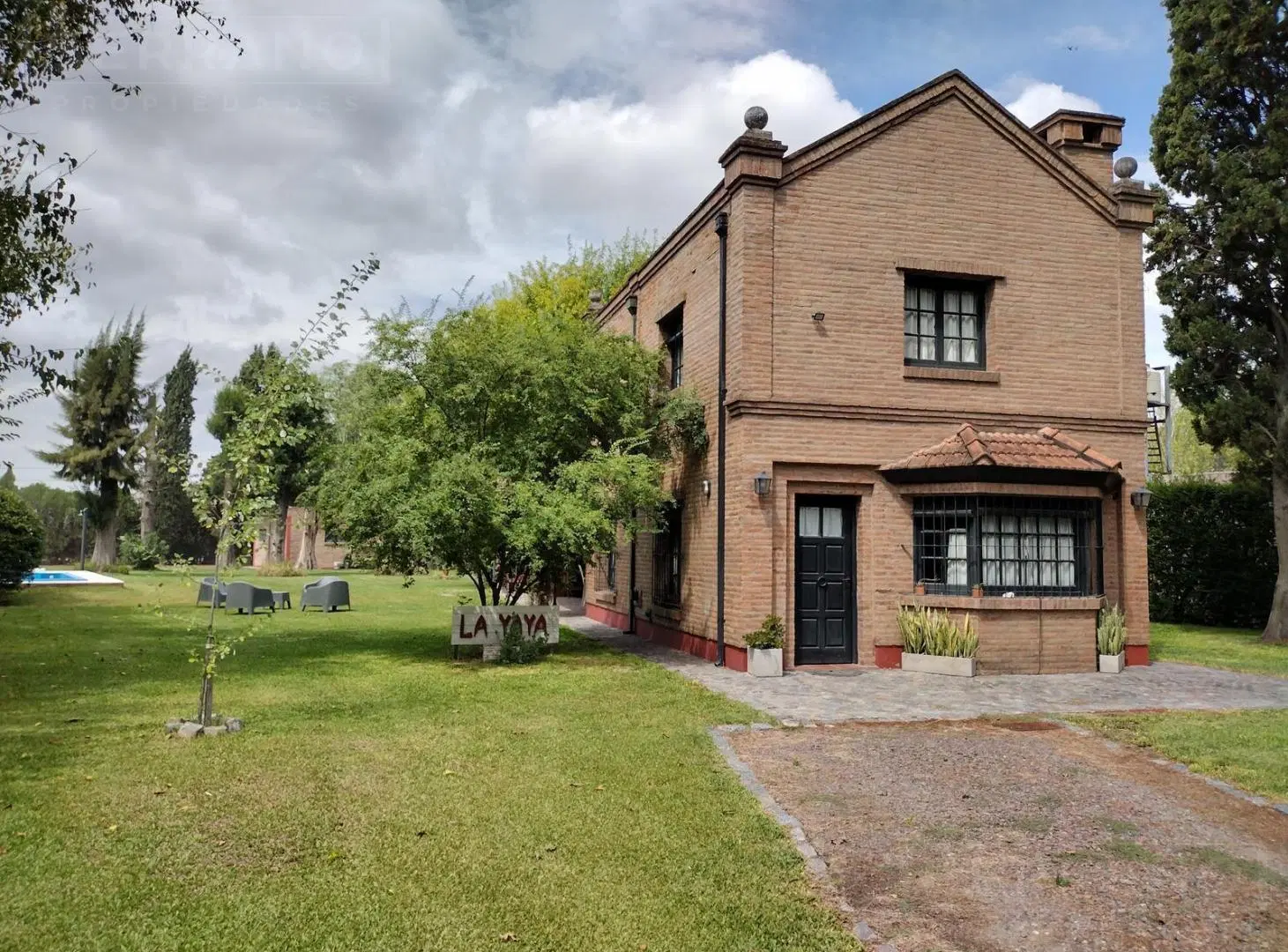 Venta. Casa Estilo Campo. 4 Amb. Lote 1.460 M2. Barrio Parque Sakura 4